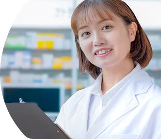 店舗で働く薬剤師
